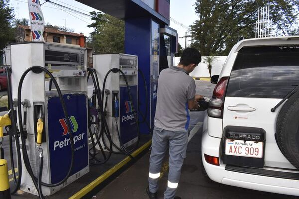 Mario Abdo promete que combustible “va a bajar”, pero cuando llegue la reposición del stock - A La Gran 7-30 - ABC Color