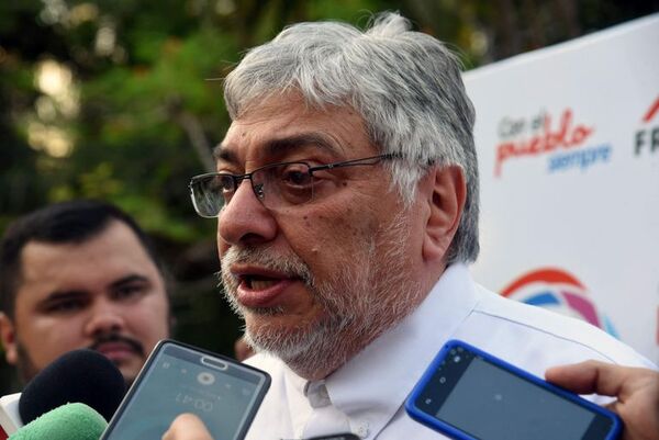 Lugo, con avances en su rehabilitación, pero sigue conectado a un respirador - Nacionales - ABC Color