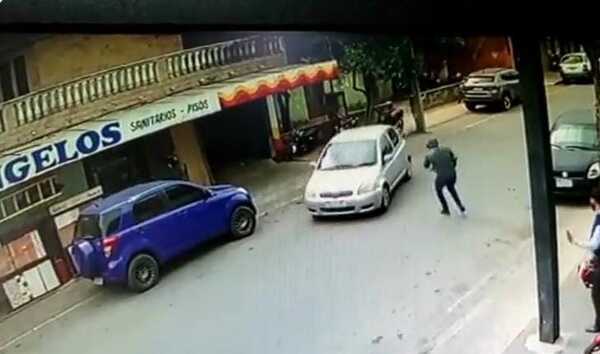 Robaron auto de policía para cometer asaltos