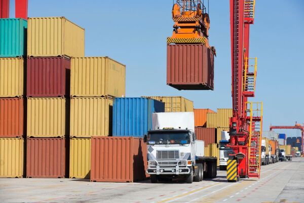 Balanza comercial cerró agosto con déficit de USD 586,4 millones - MarketData