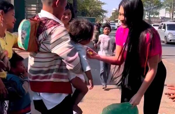 Crónica / [VIDEO] Laurys Diva sorprendió a niños indígenas: "Hago esto porque me nace"