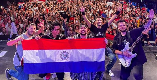 Crónica / Furor de los paraguayos por "Tierra Adentro" en Barcelona