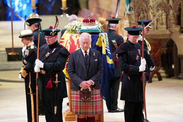 Diario HOY | Los hijos de Isabel II guardan vigila junto al féretro de su madre