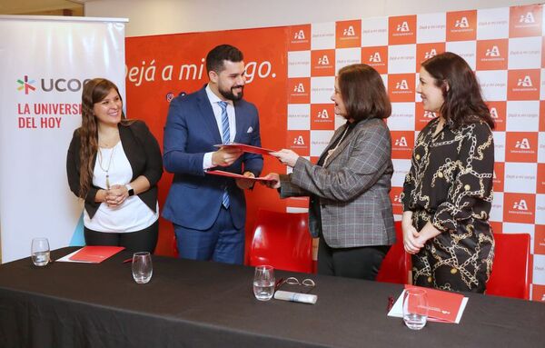 Interasistencia y la Universidad Comunera celebran su nuevo convenio