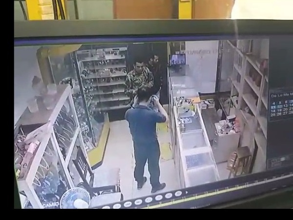 Militar y su cómplice asaltan joyería en microcentro de CDE