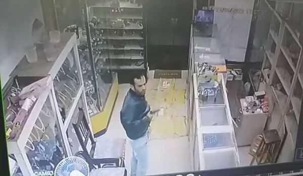 Video: delincuentes asaltan una joyería en el microcentro de Ciudad del Este - ABC en el Este - ABC Color
