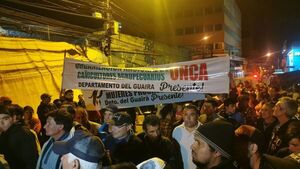 Campesinos se instalan en el microcentro de Asunción como medida de protesta - Nacionales - ABC Color
