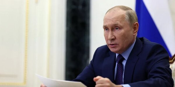 Decenas de diputados municipales rusos apoyaron el pedido de renuncia a Vladimir Putin