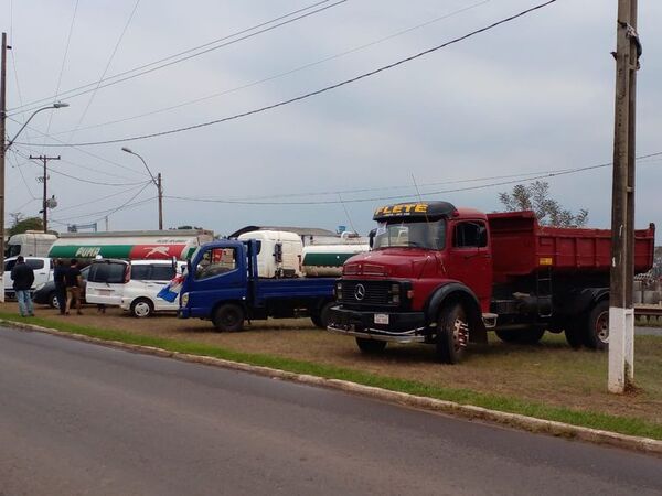 Camioneros de Santaní levantan manifestación, pero seguirán en permanente asamblea - Nacionales - ABC Color