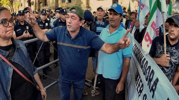 Campesinos en Asunción exigen al Gobierno cumplir con acuerdos | Noticias Paraguay