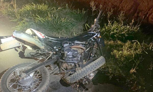 Motociclista muere al embestir tractor que transportaba una cosechadora – Diario TNPRESS