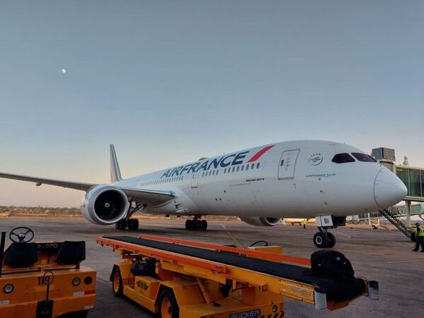 Avión de Air France aterrizó en aeropuerto Silvio Pettirossi tras desviar Buenos Aires - Nacionales - ABC Color
