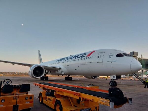 Avión de Air France aterrizó en aeropuerto Silvio Pettirossi tras desviar Buenos Aires