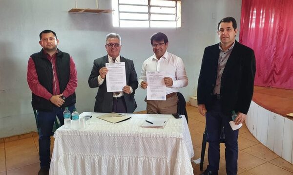 FIA-UNE firma convenio de cooperación con el Colegio Nacional Santa Mónica