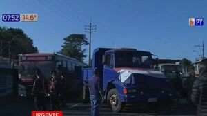 Acceso Sur es bloqueada en forma intermitente por camioneros
