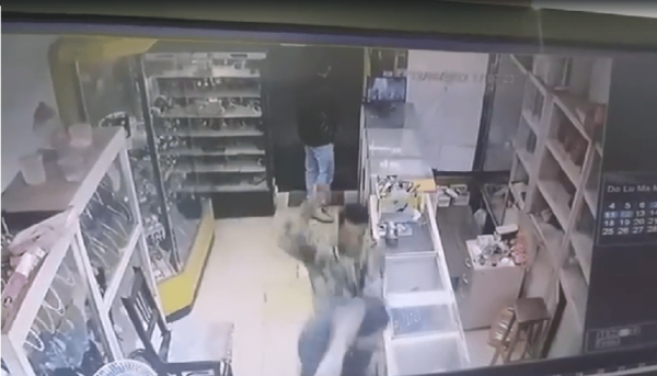 Supuesto militar y cómplice roban joyería en Ciudad del Este | Noticias Paraguay
