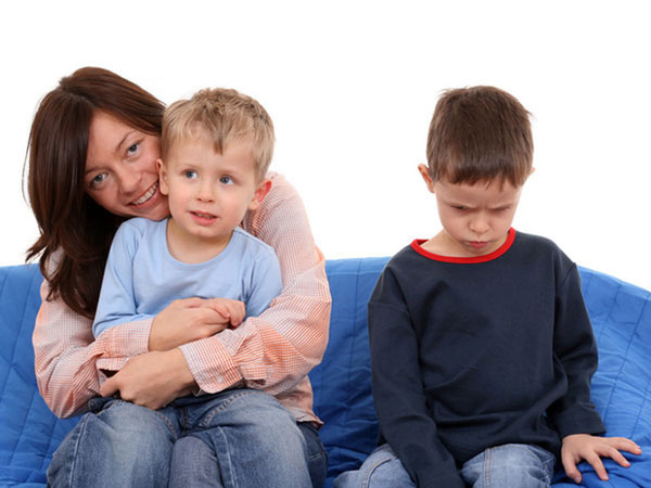 El favoritismo de Padres hacia uno de los hijos - El Independiente
