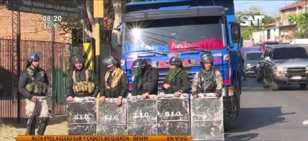 Ñemby: Camioneros cierran media calzada - SNT