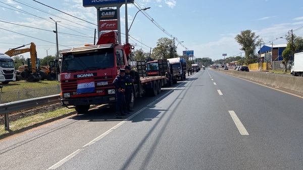 Grueros y tumberos se manifiestan frente al ex Aratiri