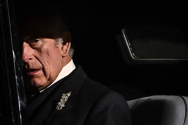 “No es mi rey”: alerta por el acoso a republicanos en los actos por Isabel II - Mundo - ABC Color