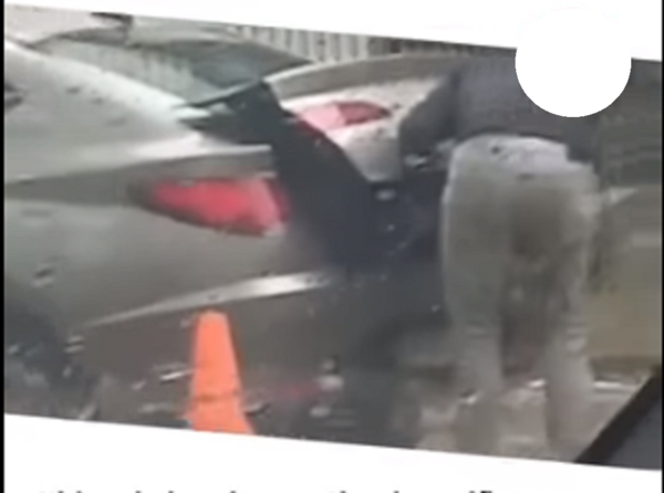 EL VIDEO DE UN HOMBRE METIENDO ANIÑOS AL MALETERO DE UN AUTO MOVILIZÓ A LA POLICÍA - La Voz del Norte