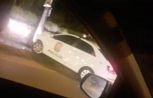 Auto patrulla policial derriba una columna en Maramburé •
