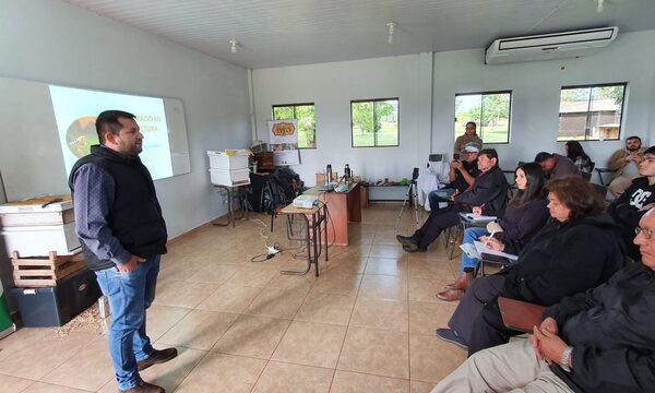 Inicia el curso de “Diplomado en Apicultura”