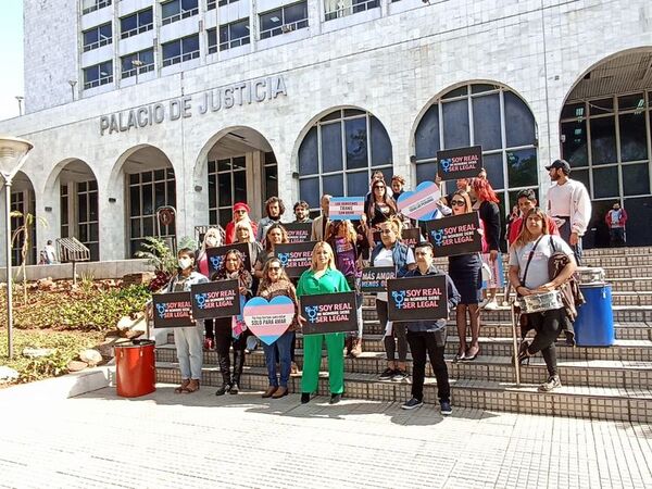 Personas trans recurren a la justicia internacional para que sus nombres sean reconocidos - Nacionales - ABC Color