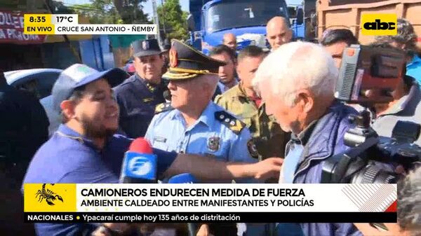 Ambiente caldeado entre manifestantes y la policía. - ABC Noticias - ABC Color