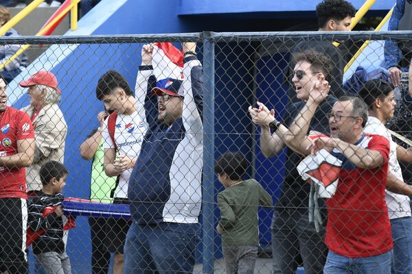 Diario HOY | Nacional vs. Olimpia: Hay que vestir de tricolor para ingresar al estadio