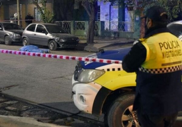 Muere hincha baleado en inmediaciones de estadio de fútbol en Argentina