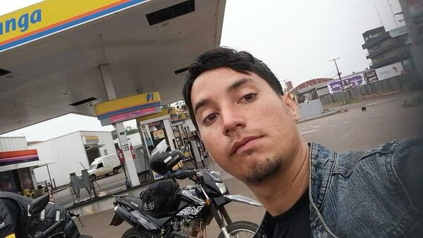 Dedicó su viaje a Brasil al gomero que se burló de su moto