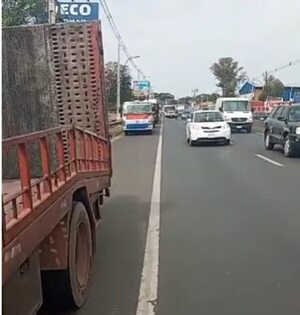 Camioneros de Central intentan llegar al microcentro de Asunción - Nacionales - ABC Color