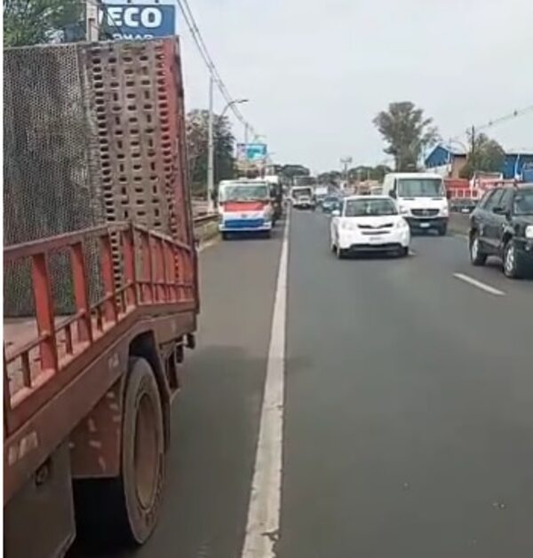 Camioneros de Central intentan llegar al microcentro de Asunción - Nacionales - ABC Color