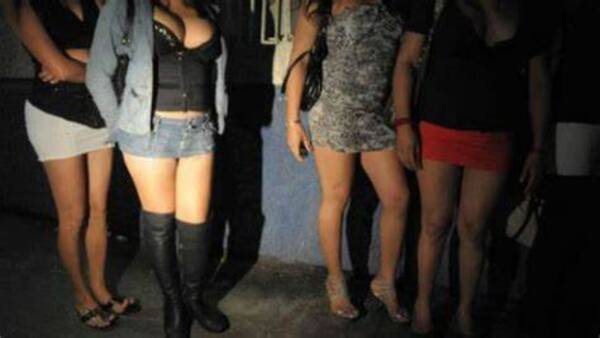 Crónica / Pararon para hacer pipí y fueron asaltados por travestis, he'i