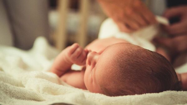 Descubren un método científico para calmar el llanto de los bebés