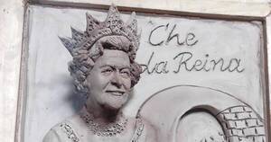 La Nación / Homenaje en barro a la reina Isabel II por un paraguayo