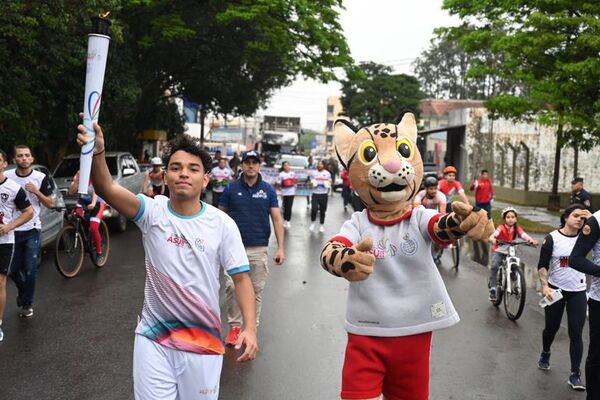 La antorcha de los Juegos Odesur llegó a Pedro Juan Caballero   - Polideportivo - ABC Color