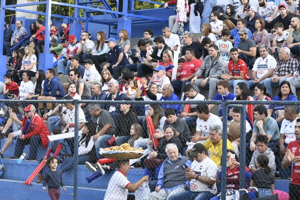 Nacional exigirá a hinchas que ingresen con distintivos del club - Unicanal