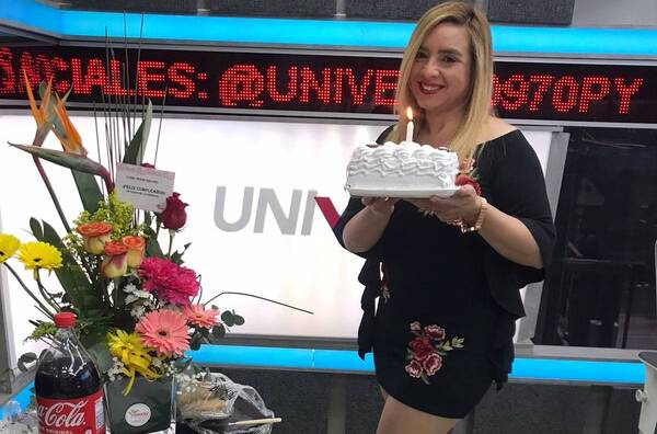 Crónica / ¡Festejó su cumple en vivo!