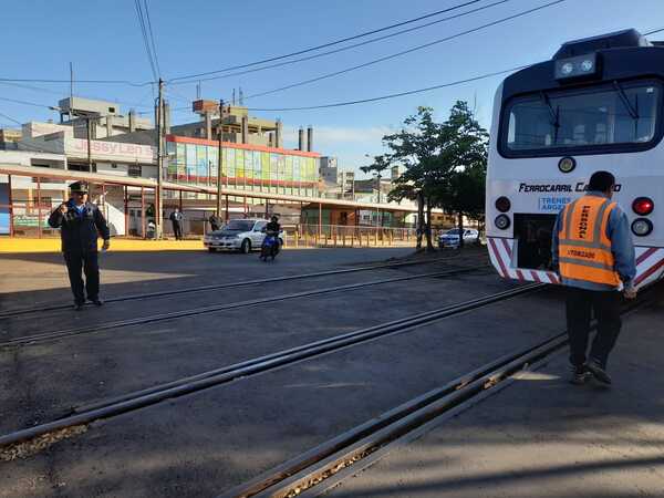 Colocarán señales y personal de tránsito estará permanentemente en el cruce del ferrocarril