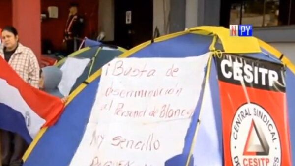 Personal de blanco de las cárceles cumple 8 días de huelga de hambre