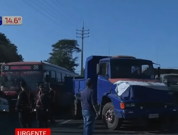Camioneros levantan cierres en ruta Acceso Sur, afirman · Radio Monumental 1080 AM