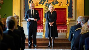 Carlos III promete seguir el ejemplo de su madre | Internacionales | 5Días