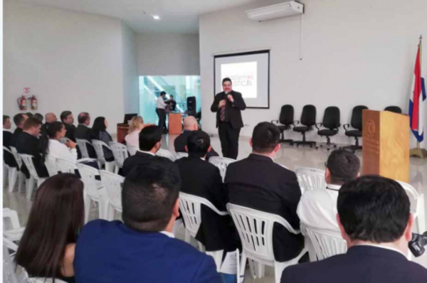 Condenan a 2 periodistas a prisión por difamación, uno de ellos además pagará 45 millones