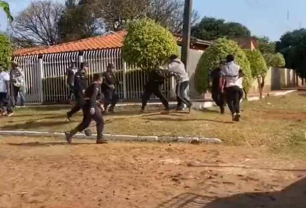 Crónica / [VÍDEO] Sangre, golpes y cachiporrazos en incidentes entre camioneros y policías