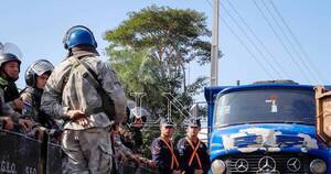 La Nación / Se registraron incidentes entre camioneros y efectivos policiales en zona céntrica de Itá