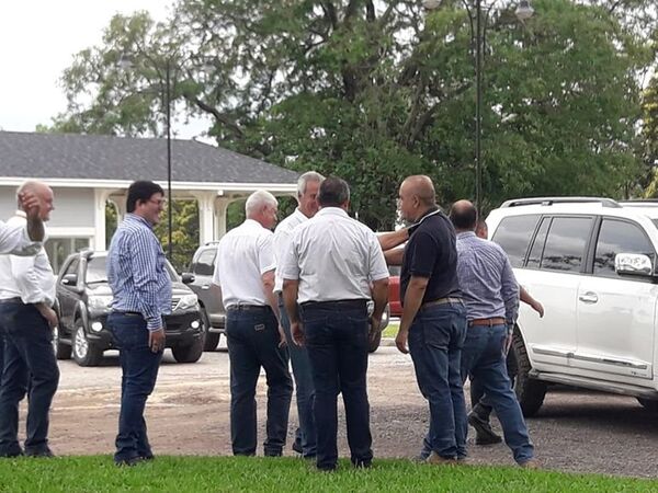 Presionan por acceso asfaltado a barrio privado antes que UTI para el Chaco - Nacionales - ABC Color