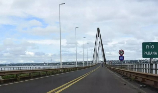 Pareja de alemanes fue detenida en el puente con una menor sin documentos