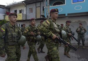 Plebiscito propuesto en Ecuador busca “desburocratizar” intervención militar - Mundo - ABC Color
